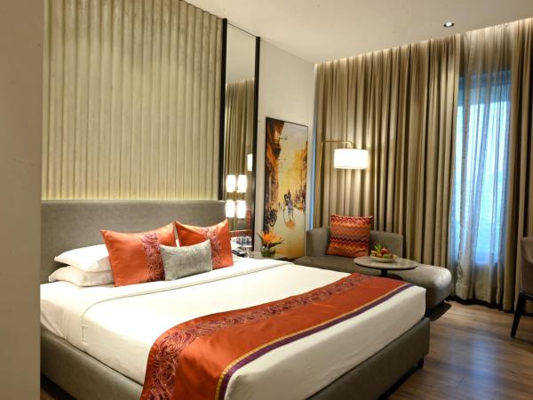 Vivanta Kolkata EM Bypass : photo 2 de la chambre chambre lit king-size premium - vue sur ville