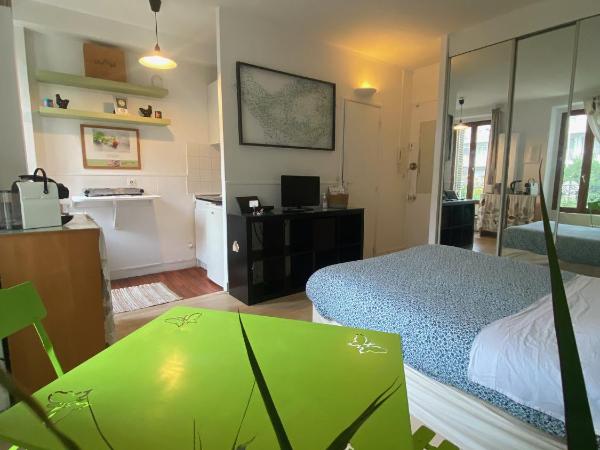 L'académie de Clémence, Guest House Paris-Roland-Garros : photo 1 de la chambre chambre double - vue sur jardin