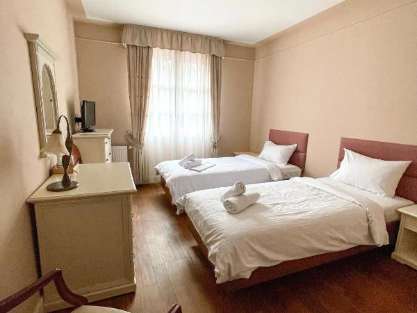 Villa Toscana Warszawa : photo 1 de la chambre chambre lits jumeaux standard avec salle de bains commune