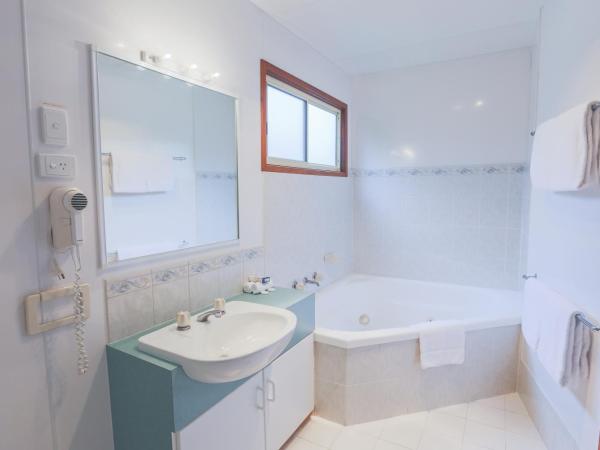 BIG4 Melbourne Holiday Park : photo 6 de la chambre one bedroom spa cottage (2 berth)