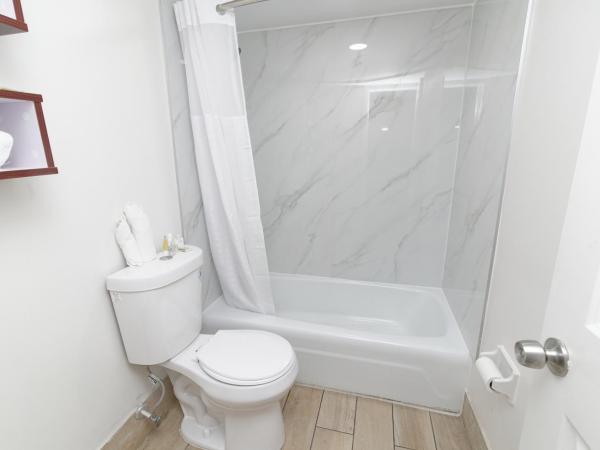 Howard Johnson by Wyndham Virginia Beach At The Beach : photo 5 de la chambre chambre lit king-size - non-fumeurs