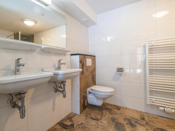 Plantage Garden Apartments : photo 9 de la chambre chambre quadruple en duplex