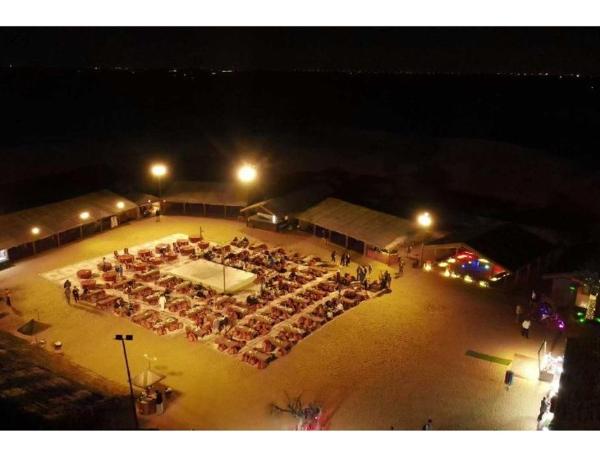 Luxury Overnight stay in Desert Safari Campsite, with dinner, adventure, entertainments, and transfers : photo 9 de la chambre tente