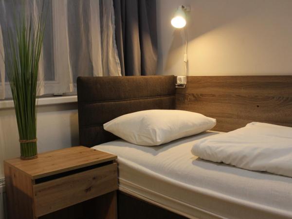 WOW City Hostel : photo 8 de la chambre chambre lits jumeaux avec salle de bains privative