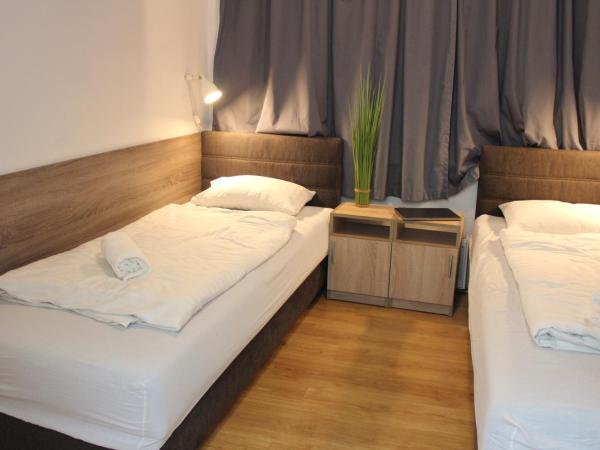 WOW City Hostel : photo 5 de la chambre chambre lits jumeaux avec salle de bains privative