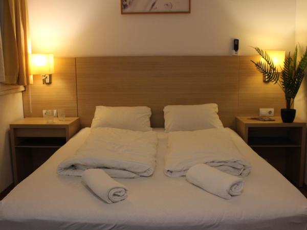 WOW City Hostel : photo 3 de la chambre chambre double avec salle de bains privative extérieure