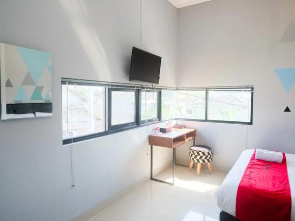 RedDoorz near Sindu Kusuma Edupark 3 : photo 4 de la chambre chambre double supérieure
