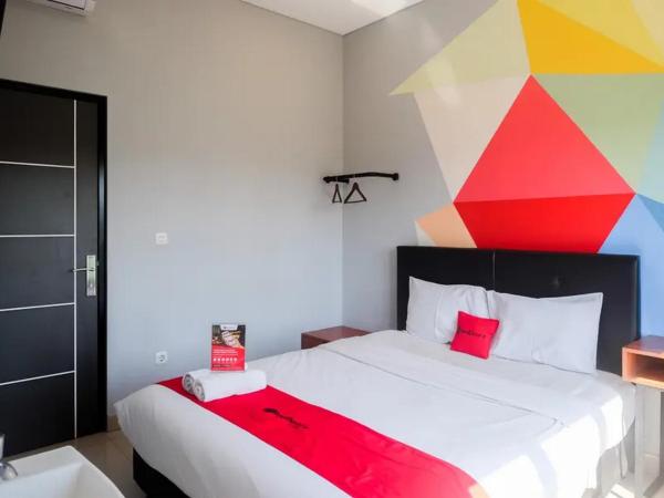 RedDoorz near Sindu Kusuma Edupark 3 : photo 3 de la chambre chambre double standard