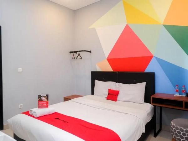RedDoorz near Sindu Kusuma Edupark 3 : photo 4 de la chambre chambre double standard