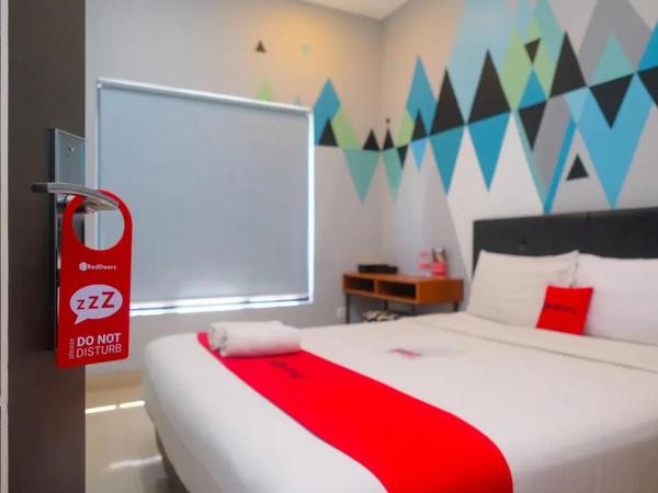 RedDoorz near Sindu Kusuma Edupark 3 : photo 8 de la chambre chambre double standard