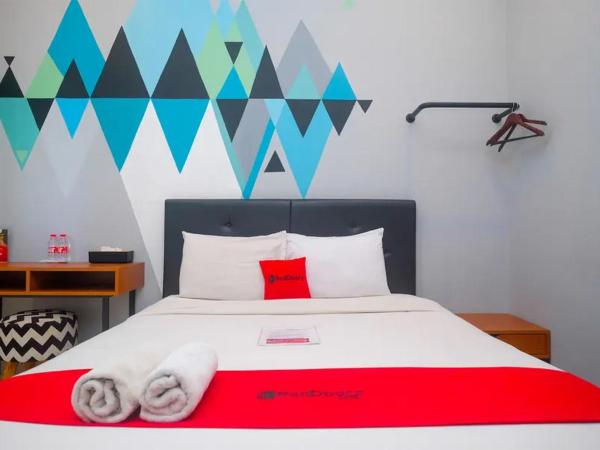 RedDoorz near Sindu Kusuma Edupark 3 : photo 10 de la chambre chambre double standard