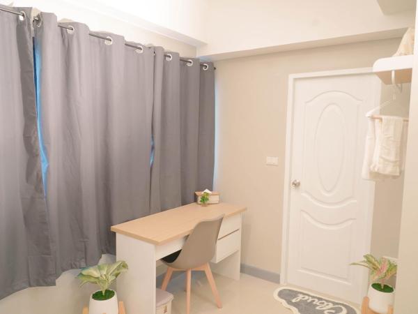 BnB98 Silom Hotel - 1 minutes from SKY TRAIN Sala Daeng station and SUBWAY Silom station : photo 4 de la chambre chambre lit king-size supérieure