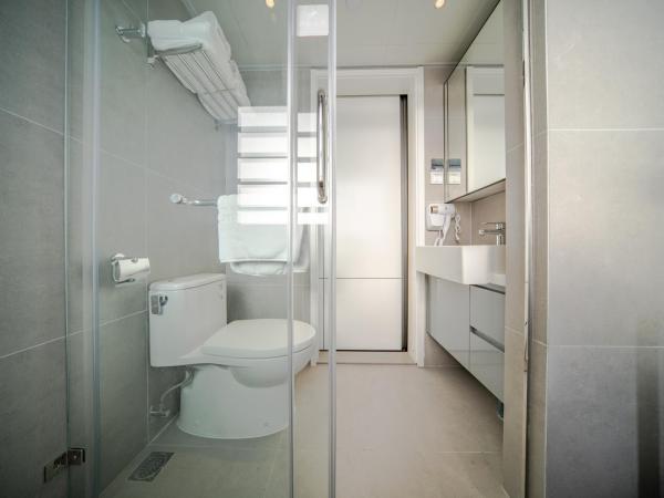 BORUISI Executive Apartment : photo 9 de la chambre chambre lit king-size supérieure