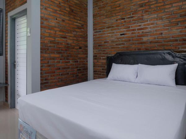 RedDoorz @ Jalan Ringroad Selatan 2 : photo 8 de la chambre chambre double standard