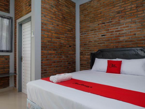 RedDoorz @ Jalan Ringroad Selatan 2 : photo 2 de la chambre chambre double standard