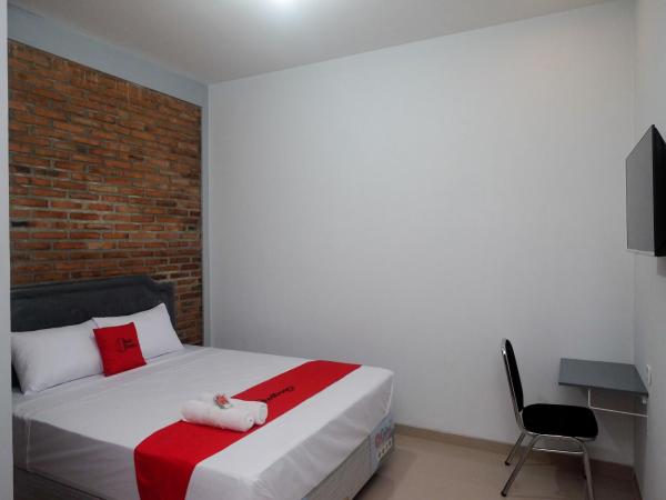 RedDoorz @ Jalan Ringroad Selatan 2 : photo 10 de la chambre chambre double standard