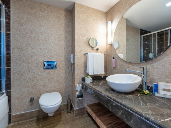 Orange County Alanya : photo 2 de la chambre triple room with land view for families