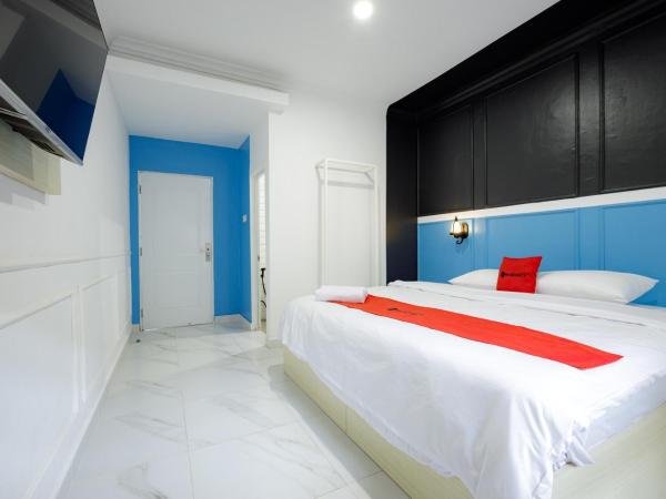RedDoorz Plus at Jalan Gatot Subroto Jakarta : photo 4 de la chambre chambre deluxe