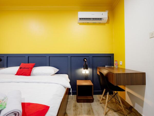 RedDoorz Plus at Jalan Gatot Subroto Jakarta : photo 2 de la chambre chambre double standard