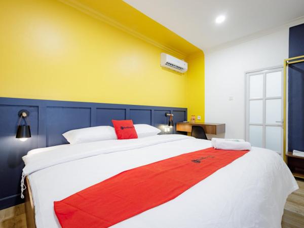 RedDoorz Plus at Jalan Gatot Subroto Jakarta : photo 1 de la chambre chambre double standard