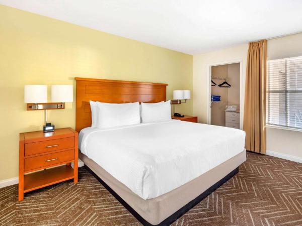 Hilton Vacation Club Desert Retreat Las Vegas : photo 1 de la chambre suite 2 chambres avec baignoire accessible aux personnes à mobilité réduite