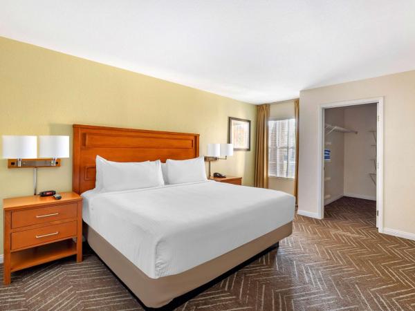 Hilton Vacation Club Desert Retreat Las Vegas : photo 2 de la chambre suite 1 chambre lit king-size avec baignoire adaptée aux personnes à mobilité réduite
