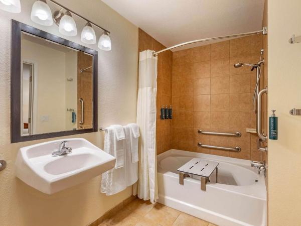 Hilton Vacation Club Desert Retreat Las Vegas : photo 7 de la chambre suite 1 chambre lit king-size avec baignoire adaptée aux personnes à mobilité réduite