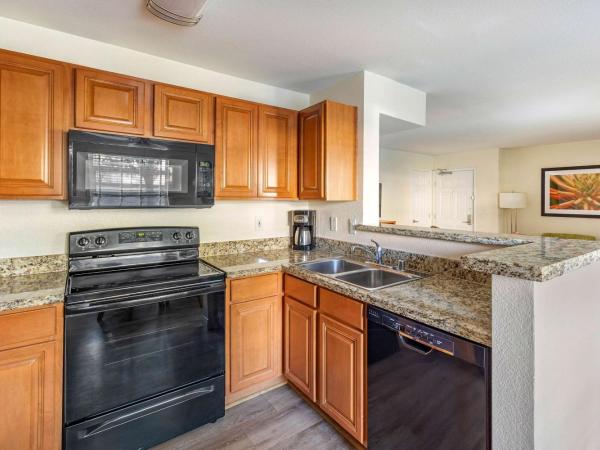 Hilton Vacation Club Desert Retreat Las Vegas : photo 5 de la chambre suite 1 chambre lit king-size avec baignoire adaptée aux personnes à mobilité réduite