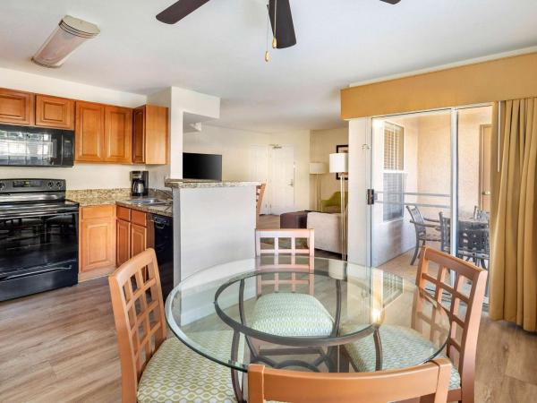 Hilton Vacation Club Desert Retreat Las Vegas : photo 6 de la chambre suite 1 chambre lit king-size avec baignoire adaptée aux personnes à mobilité réduite