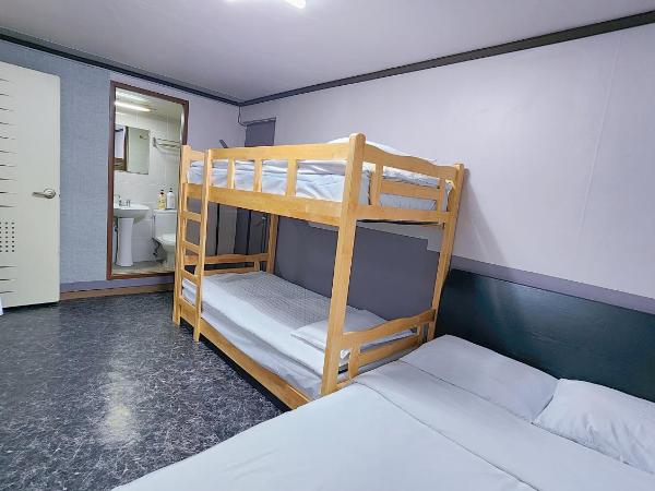 1012 House Namsan : photo 7 de la chambre chambre familiale deluxe