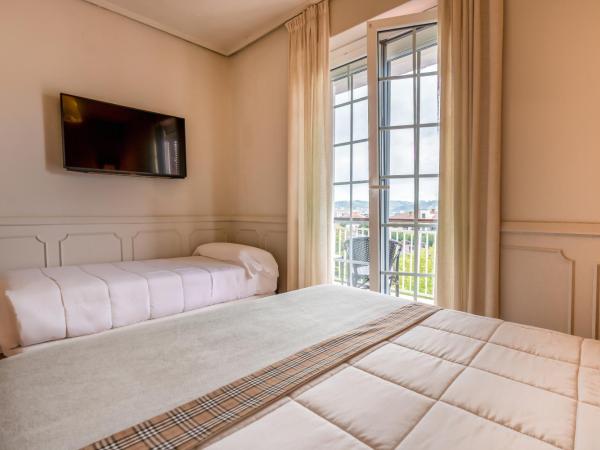 Hotel Alcazar Irun : photo 10 de la chambre chambre double avec balcon