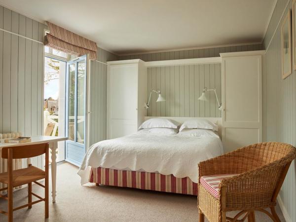 Le Grand Hotel des Bains & Spa - Bretagne : photo 3 de la chambre chambre double supérieure - vue sur parc et mer