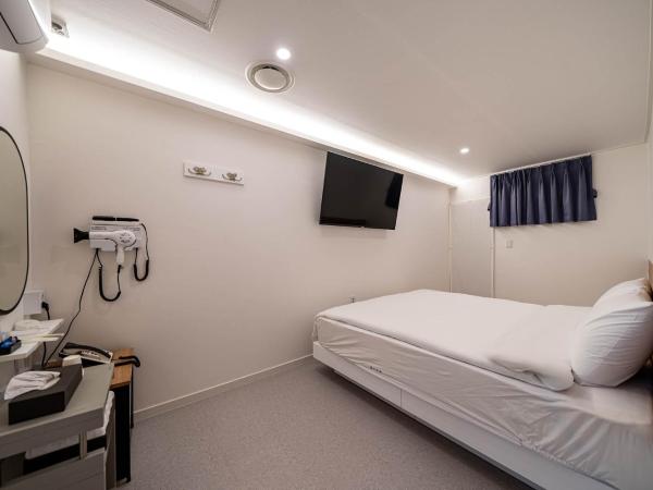 Rose motel : photo 3 de la chambre grande chambre double 