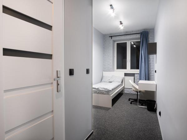 Prywatny pokój z prywatną łazienką - Senatorska 36 : photo 1 de la chambre chambre simple avec salle de bains privative