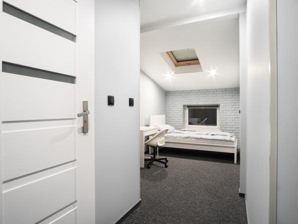 Prywatny pokój z prywatną łazienką - Senatorska 36 : photo 3 de la chambre chambre simple avec salle de bains privative