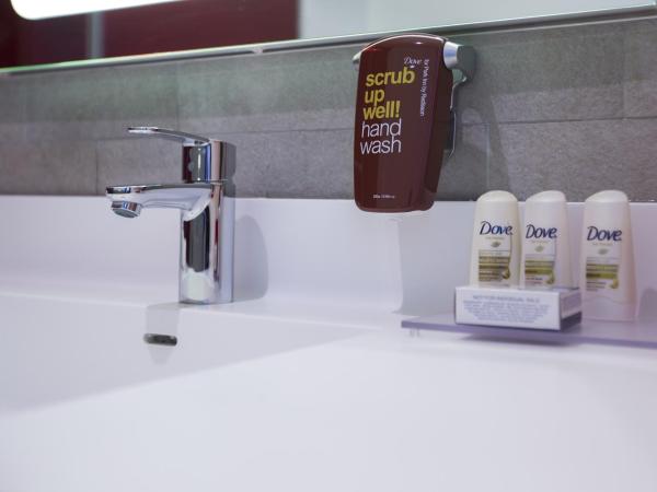 Park Inn By Radisson Istanbul Ataturk Airport : photo 9 de la chambre chambre standard