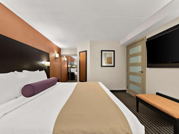 Best Western Plus Toronto North York Hotel & Suites : photo 1 de la chambre suite lit king-size avec canapé-lit