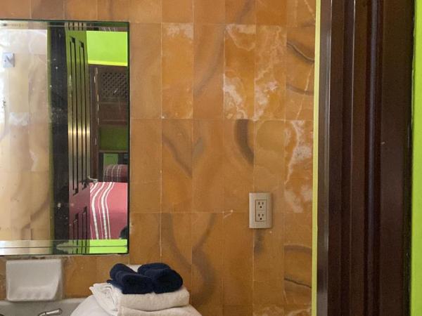 Reina Del Mar : photo 5 de la chambre chambre lit king-size - vue sur piscine 