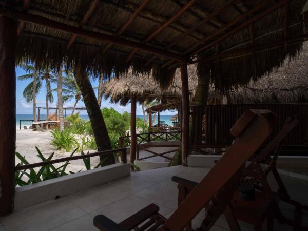 BT Live Tulum located at the party zone : photo 4 de la chambre bungalow