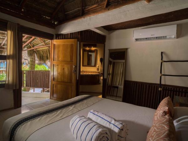 BT Live Tulum located at the party zone : photo 3 de la chambre bungalow