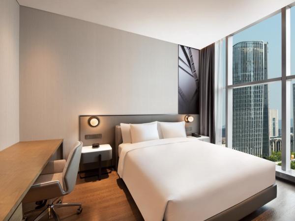 Crowne Plaza Hangzhou Science City, an IHG Hotel : photo 3 de la chambre chambre lit king-size premium avec coin salon