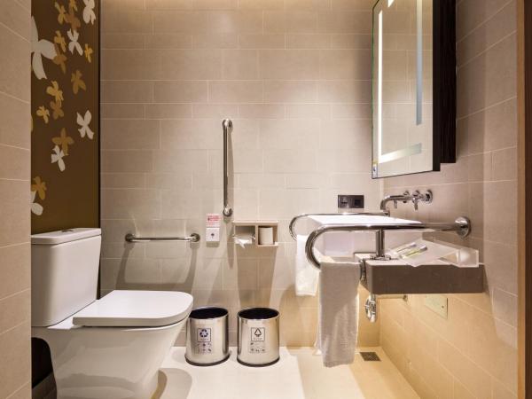 Hilton Garden Inn Ningbo : photo 2 de la chambre chambre lit king-size - accessible aux personnes à mobilité réduite