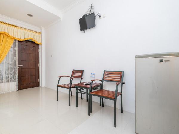 RedDoorz at Gunungsari Surabaya 2 : photo 7 de la chambre chambre double standard