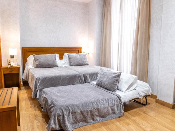 Hotel Granada Centro : photo 1 de la chambre chambre lits jumeaux avec lit d’appoint - 301