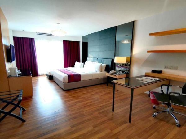 Imperial Heritage Hotel Melaka I City Centre I Free Club Lounge Access I Free Wifi I Free Parking : photo 4 de la chambre chambre triple familiale