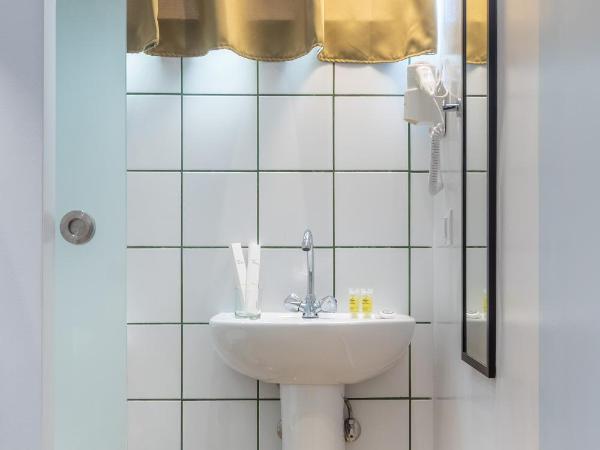 Cabins Sleeping : photo 4 de la chambre cabins_01_sleeping 