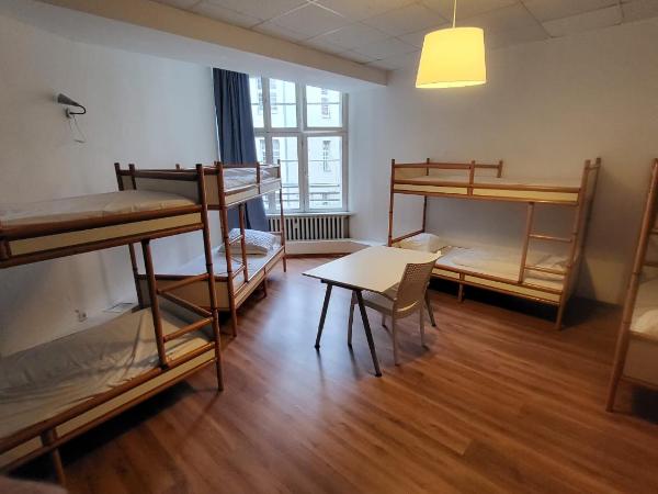 Metropol Hostel Berlin : photo 2 de la chambre lit simple en dortoir mixte (8 personnes)