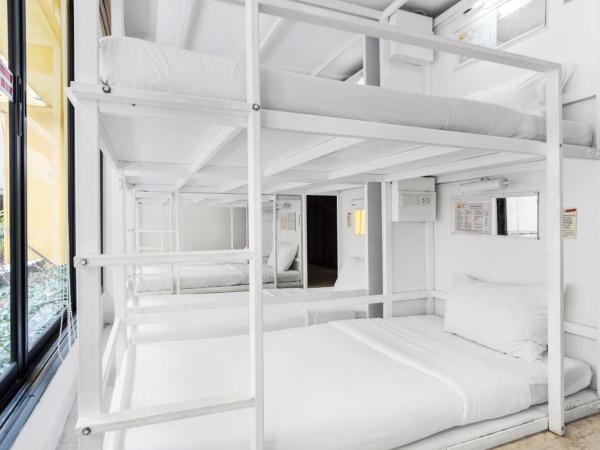 Nappark Hostel @Khao San : photo 3 de la chambre bunk bed in mixed dormitory room for 14 people