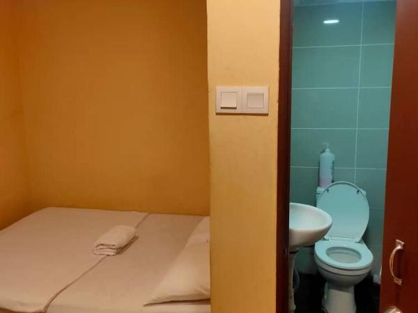 RAS Hotel : photo 3 de la chambre chambre double avec salle de bains privative