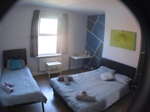 Kensington Guest House Liverpool : photo 1 de la chambre chambre triple Économique